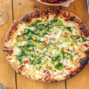 Seafood Pizza